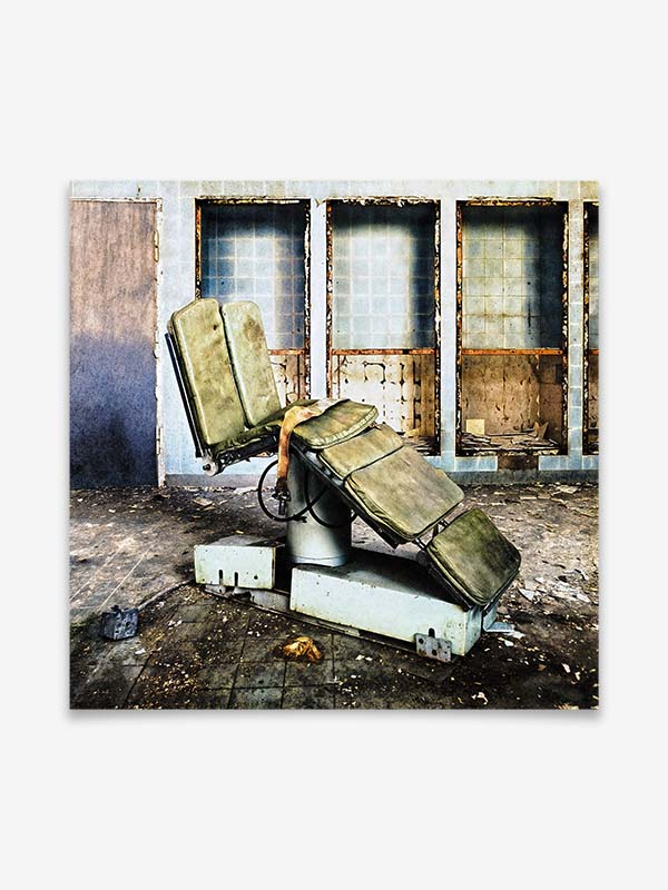 Behandlungsstuhl - Produktbild - Poster by ARSTHOT - Photographic Art